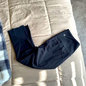 Lululemon cropped leggings perforated bottoms size 6